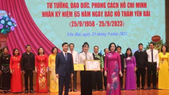 Tỉnh ủy Yên Bái vừa tuyên dương mô hình, điển hình tiên tiến học tập và làm theo tư tưởng, đạo đức, phong cách Hồ Chí Minh nhân kỷ niệm 65 năm Ngày Bác Hồ thăm Yên Bái (25/9/1958 - 25/9/2023).