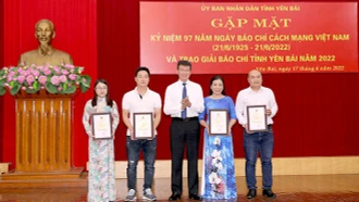 UBND tỉnh Yên Bái gặp mặt các cơ quan báo chí và trao Giải Báo chí tỉnh năm 2022