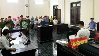 Những vụ án hình sự liên quan đến tội phạm ma túy thường xuyên được Tòa án nhân dân tỉnh đưa ra xét xử công khai. (Ảnh minh họa)