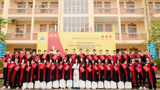 Tr&#111;ng Kỳ thi tốt nghiệp THPT năm 2024, lớp 12A1, Trường THPT Chu Văn An đạt thành tích ấn tượng khi xuất sắc có 5 điểm 10 môn Hóa học và 2 thủ khoa khối A00 và A01.