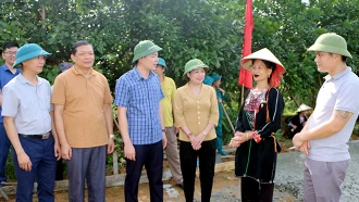 Các ngành, các địa phương trên địa bàn tỉnh luôn tích cực tuyên truyền sâu rộng nội dung Chương trình MTQG giảm nghèo bền vững đến bà c&#111;n nhân dân.
