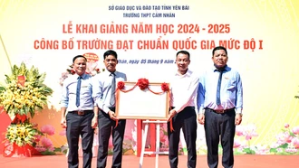 Phó Chủ tịch HĐND tỉnh Vũ Quỳnh Khánh dự Lễ khai giảng tại Trường THPT Cảm Nhân