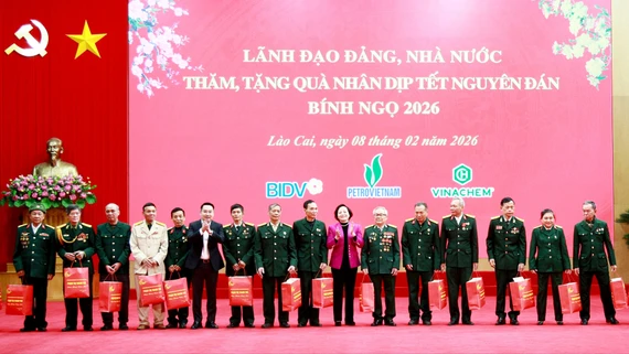 Phó Thủ tướng Phạm Thị Thanh Trà thăm, tặng quà Tết cho các đối tượng chính sách tại Lào Cai