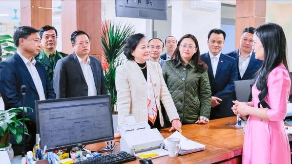 Phó Thủ tướng Phạm Thị Thanh Trà kiểm tra thực tế tại Trung tâm Phục vụ hành chính công xã Bát Xát