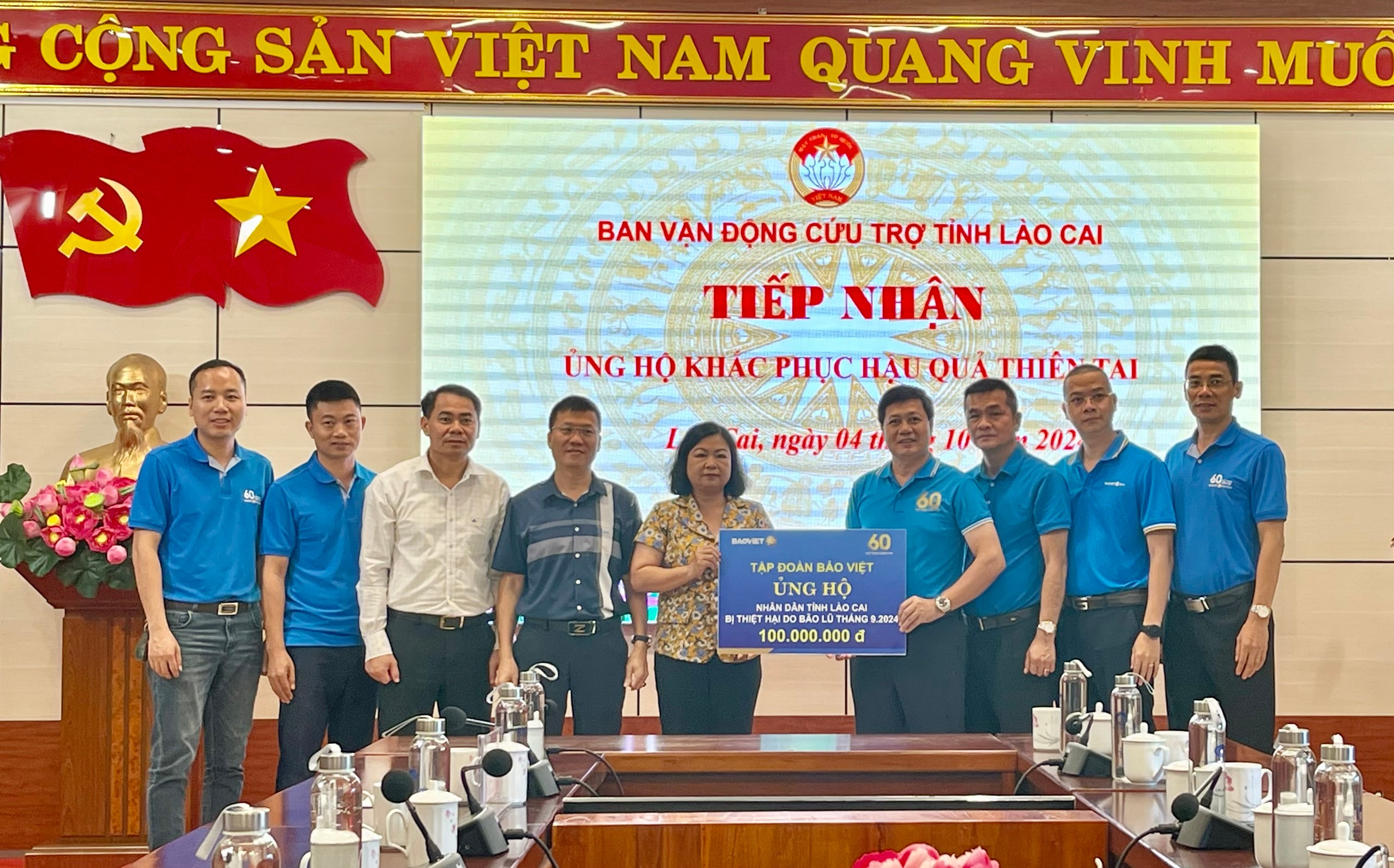 Công đoàn Tập đoàn Bảo Việt trao kinh phí ủng hộ tỉnh Lào Cai. z5895416360388-8aa8280c70ddd54aa37bbf46bc8f421f-114.jpg