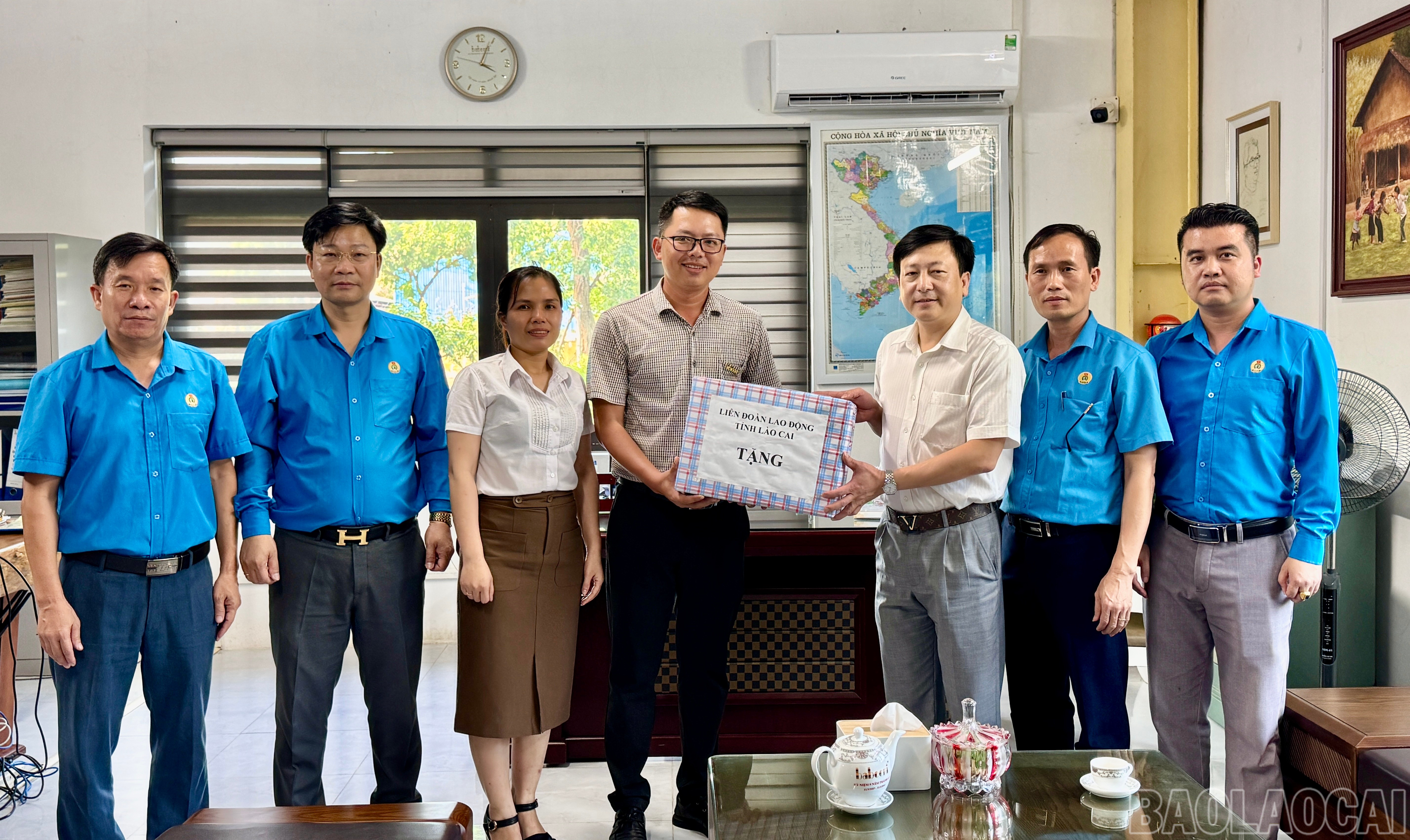Thăm, động viên, tặng quà người lao động tại Công ty TNHH Babeeni Việt Nam Chi nhánh Lào Cai. baolaocai-br_img-5043.jpg
