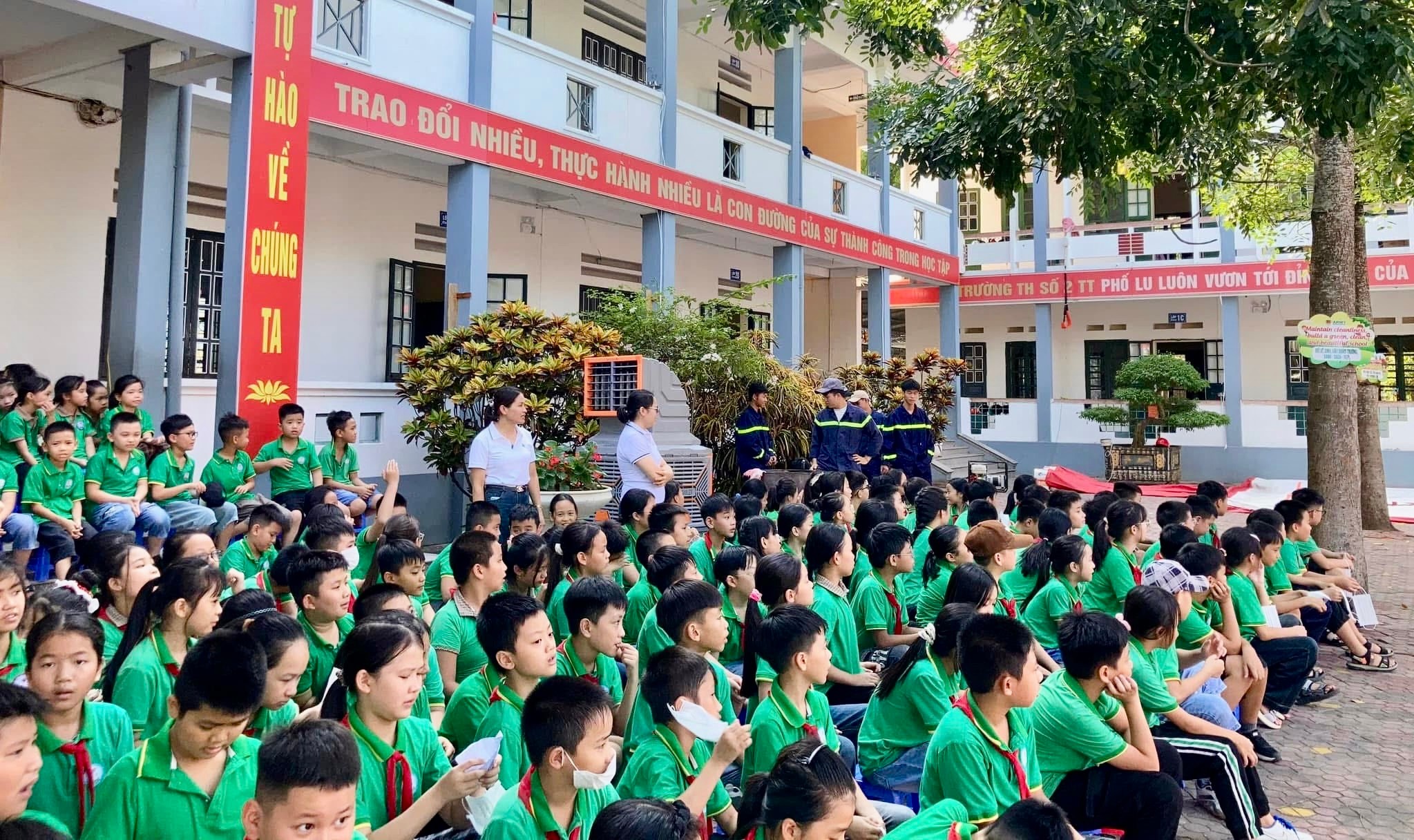 Học sinh Trường Tiểu học số 2 Phố Lu tham gia buổi thực tập phòng cháy, chữa cháy. img-9093.jpg
