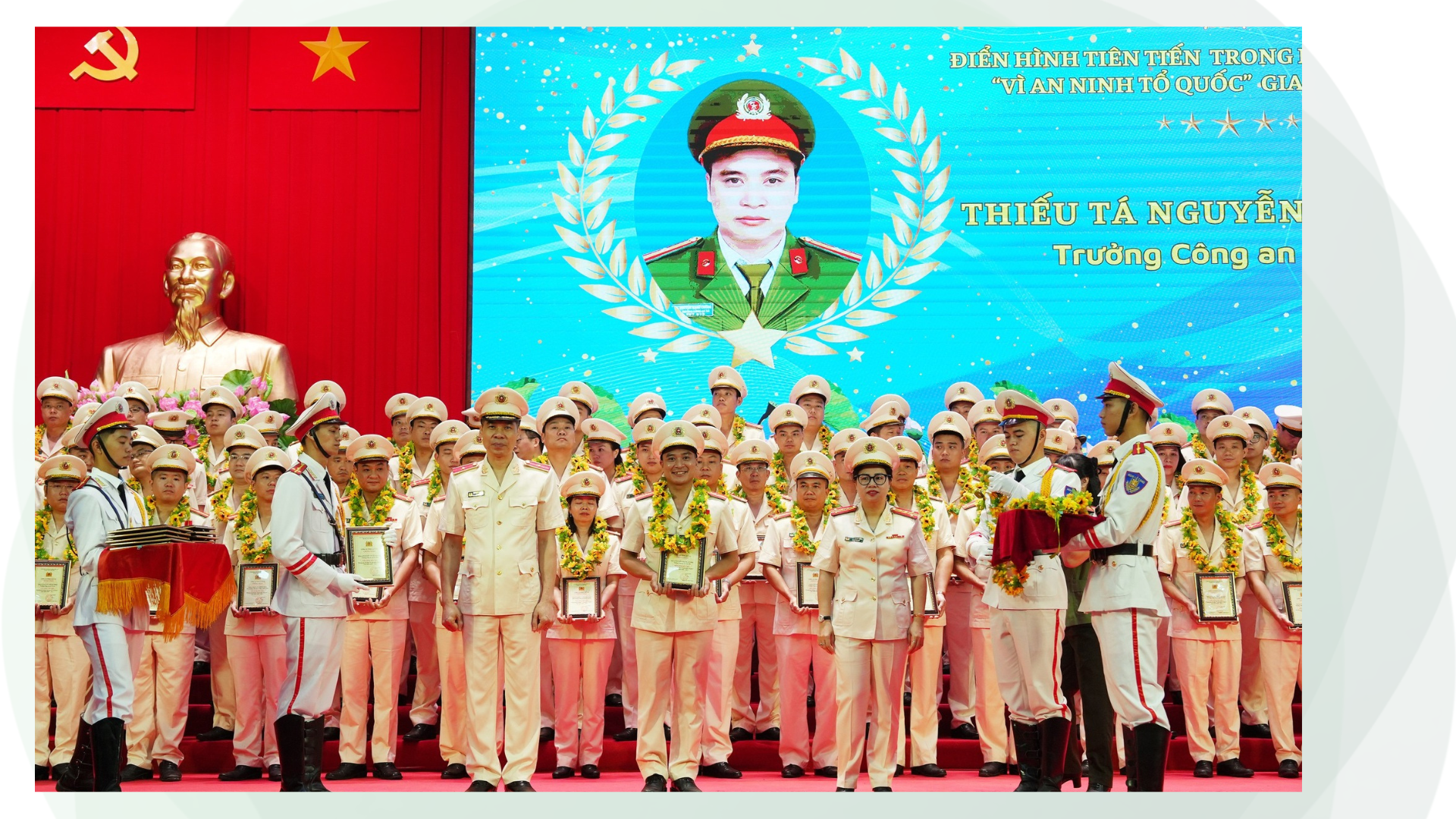 Thiếu tá Nguyễn Mạnh Cường được Giám đốc Công an tỉnh biểu dương, khen thưởng là điển hình tiên tiến giai đoạn 2020 - 2025. 5.png