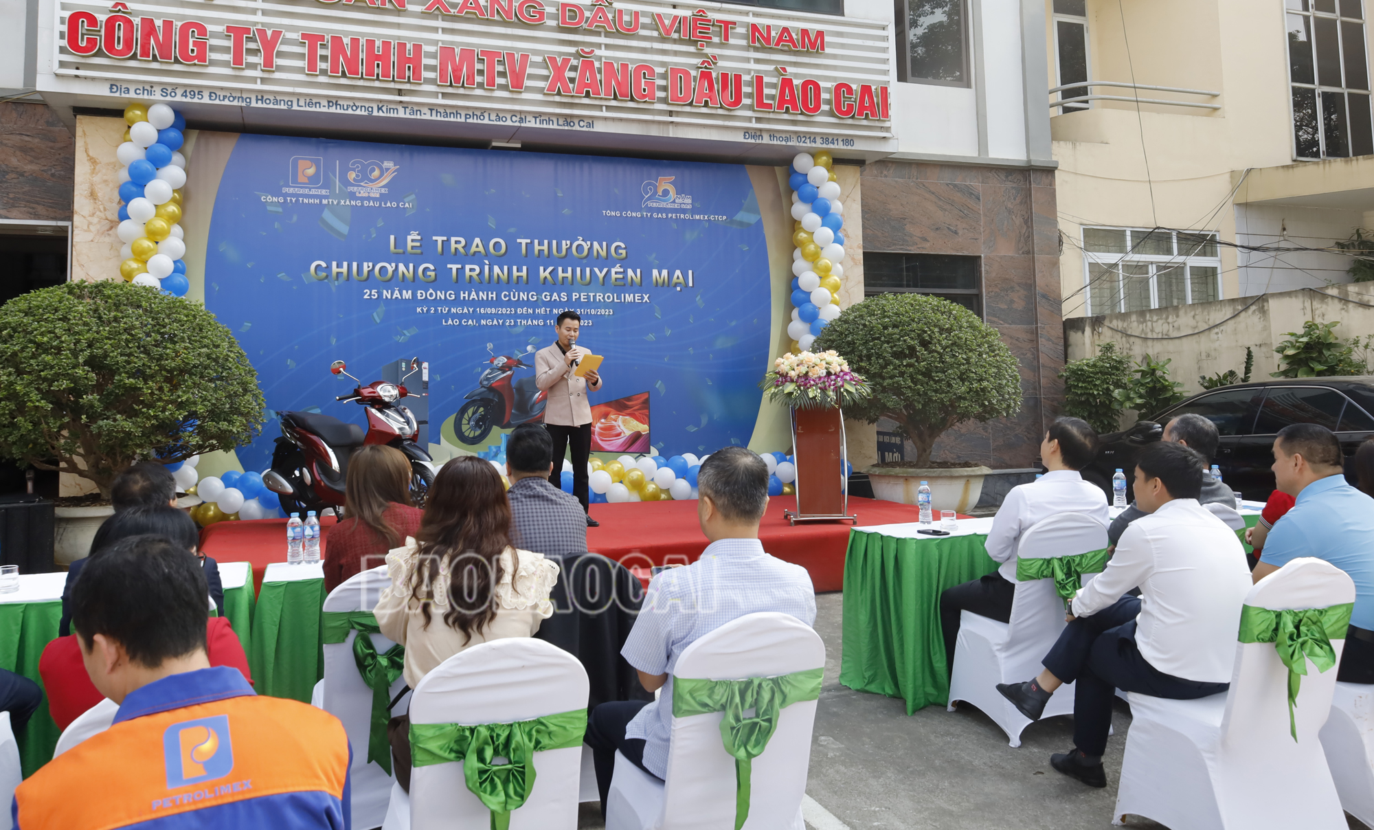 Lế trao thưởng được tổ chức tại trụ sở Công ty TNHH MTV Xăng dầu Lào Cai. Xangdau (2).JPG