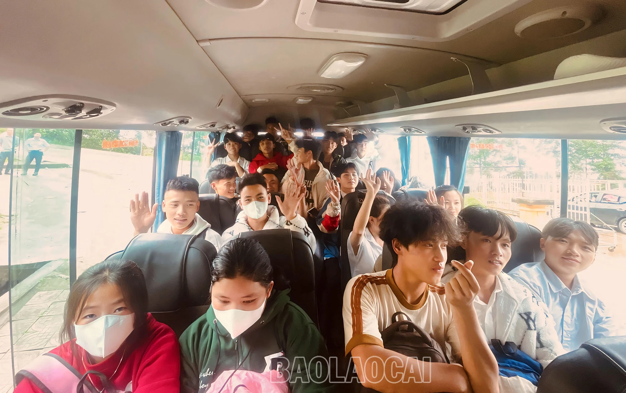 Thí sinh hệ GDTX tại thị xã Sa Pa kết thúc kỳ thi với tinh thần thoải mái.