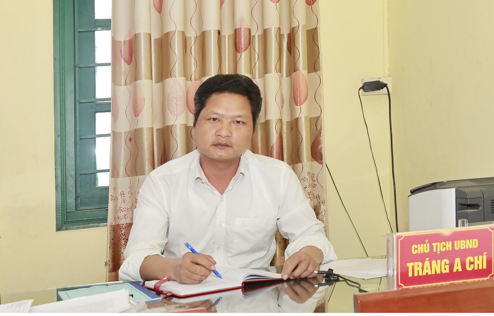 Ông Tráng A Chí, Chủ tịch UBND xã Dền Thàng (1).JPG
