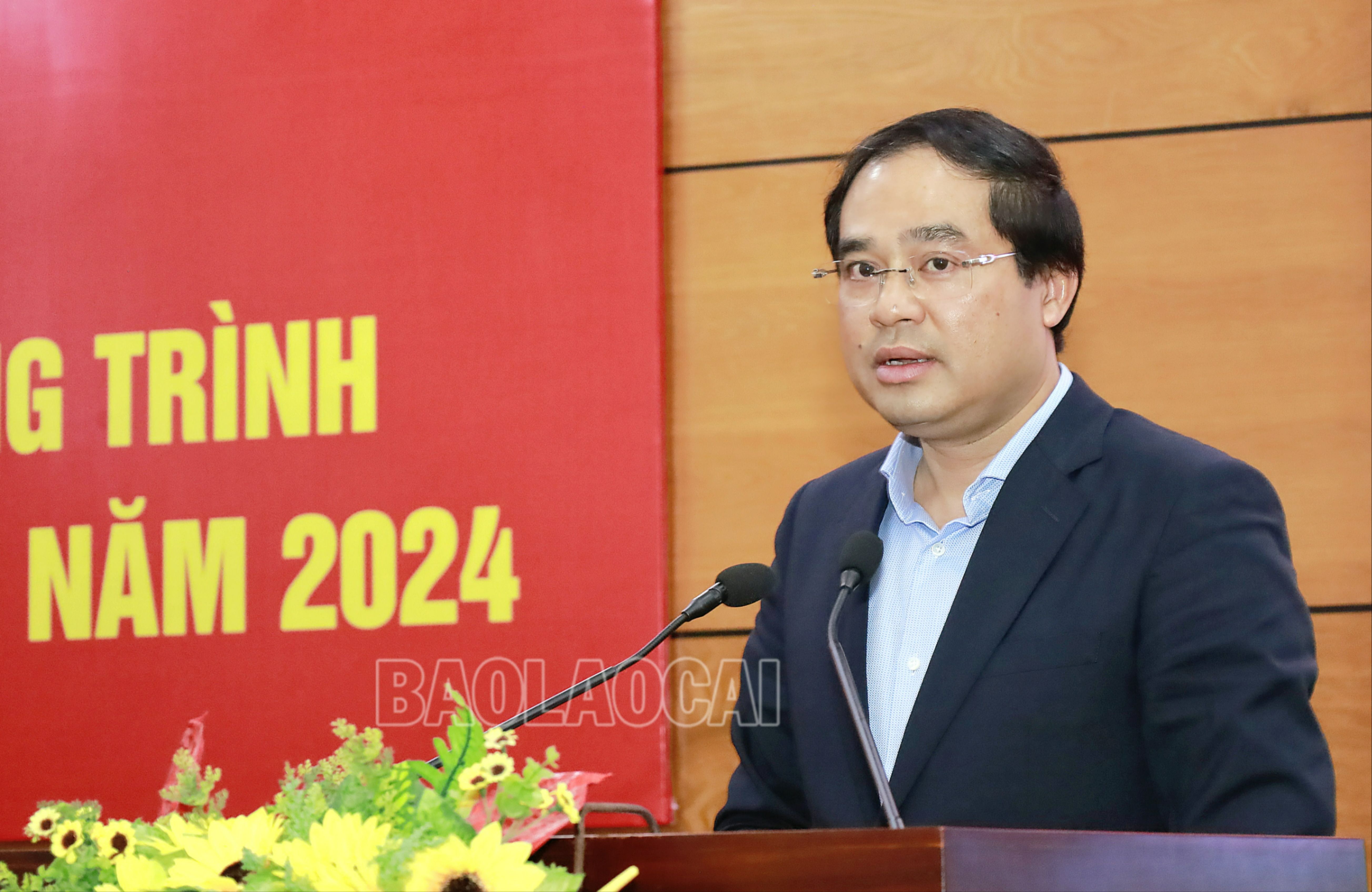 Đồng chí Trịnh Xuân Trường, Chủ tịch UBND tỉnh, Trưởng Ban Chỉ đạo các chương trình MTQG tỉnh phát biểu chỉ đạo tại hội nghị. 20240307114103__MG_0287.JPG
