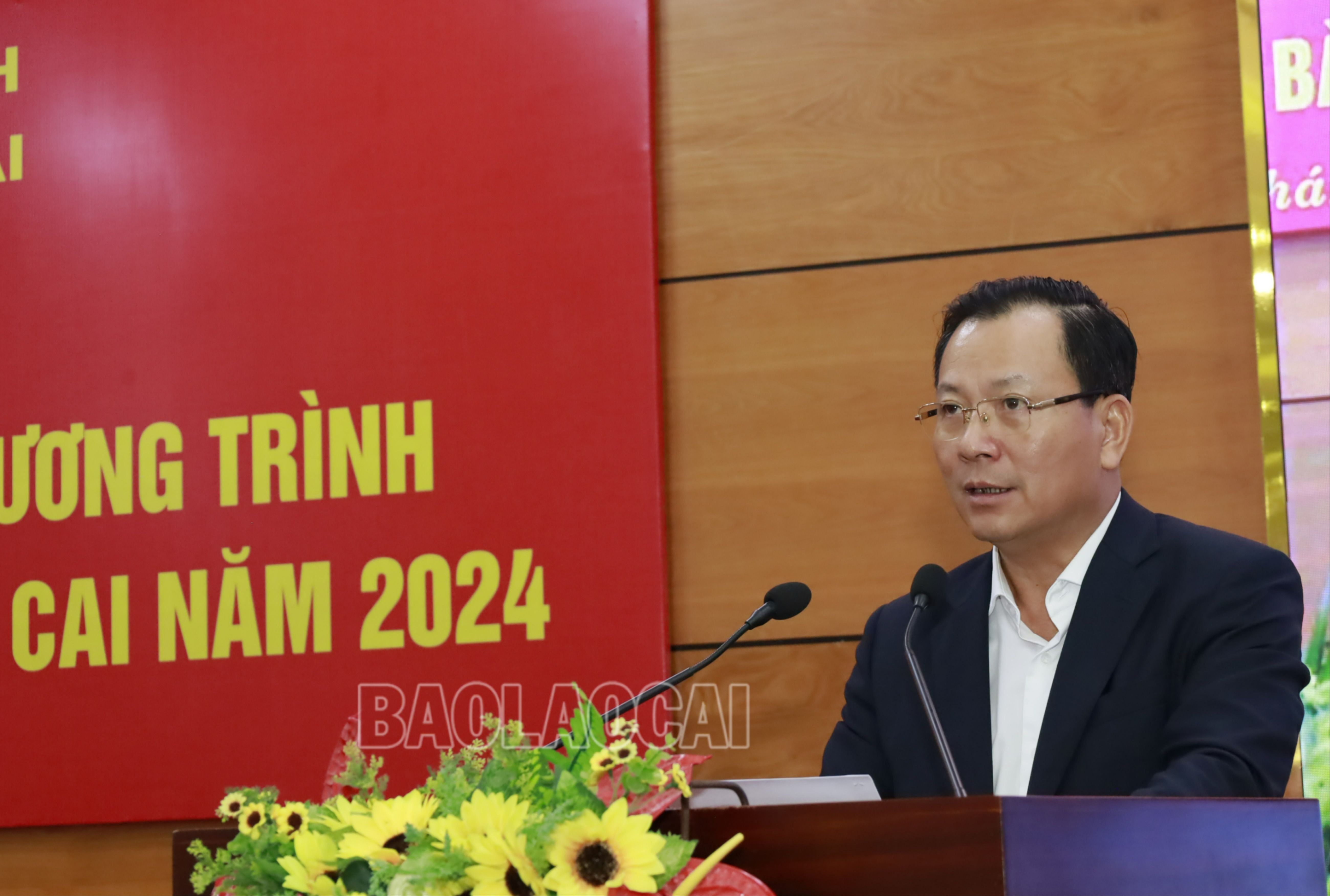 Phó Chủ tịch Thường trực UBND tỉnh Hoàng Quốc Khánh phát động phong trào thi đua năm 2024. 20240307122158__MG_0322.JPG