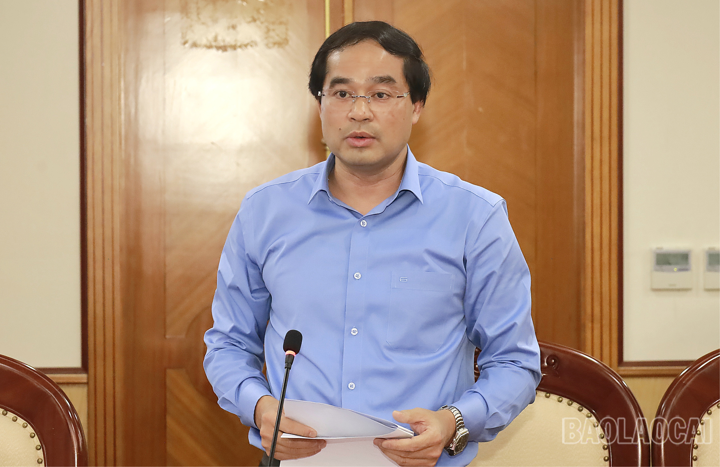 Đồng chí Trịnh Xuân Trường cung cấp thông tin tình hình xuất - nhập khẩu của tỉnh Lào Cai. HQ2.jpg