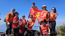 Cắm lại chóp đỉnh Sơn Nhạc Chung, mở hướng mới cho du lịch chinh phục tại Hoàng Liên