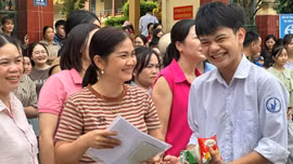 Nhiều cảm xúc sau môn thi đầu tiên