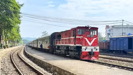 Tìm lại ký ức xưa qua chuyến tàu Lào Cai - Yên Bái