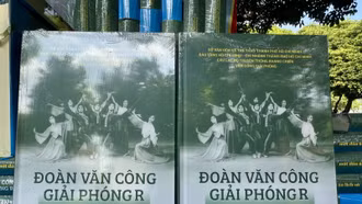 Khai mạc triển lãm và ra mắt sách 'Đoàn Văn công Giải phóng R - Một dấu ấn lịch sử'