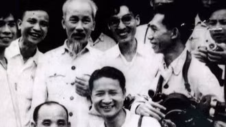 Bài 2 - Thư ký thời đại trung thành trong dặm dài lịch sử