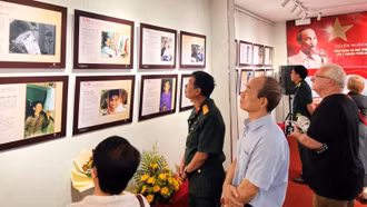 Triển lãm ảnh tri ân những người mẹ Việt Nam huyền thoại