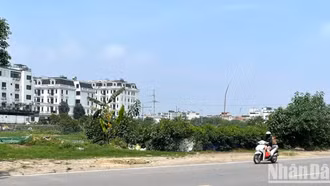 Ngày 9/5, nắng nóng ở nhiều nơi trên cả nước, tối và đêm có mưa rào