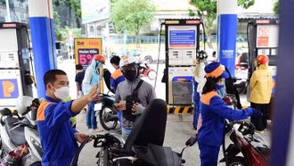 Giá xăng quay đầu đi xuống, RON 95 còn hơn 19.500 đồng/lít