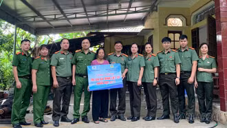 Công an Lào Cai hỗ trợ sửa chữa nhà ở cho gia đình liệt sĩ