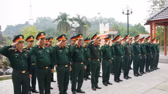 Đảng ủy, Bộ Chỉ huy Quân sự tỉnh dâng hương nhân kỷ niệm ngày truyền thống Lực lượng vũ trang tỉnh Lào Cai 