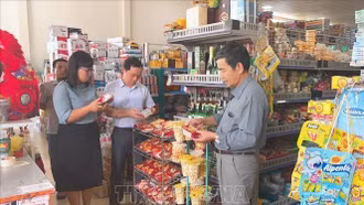 Giám sát chất lượng các loại bánh, kẹo Trung thu