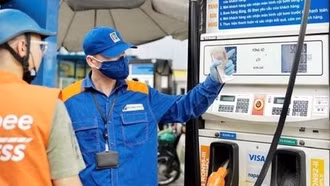 Giá xăng, dầu đồng loạt giảm, xăng RON 95 về sát mốc 21.000 đồng/lít