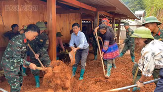Trung đoàn 121 hỗ trợ người dân xã Lao Chải khắc phục hậu quả thiên tai 