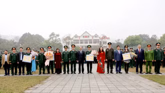 Phó Bí thư Thường trực Tỉnh ủy Vũ Xuân Cường dự Lễ giao nhận quân tại thành phố Lào Cai