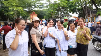 Sát cánh cùng sĩ tử 
