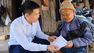 Mường Khương: 140 suất quà được trao tặng người có công với cách mạng nhân dịp 27/7