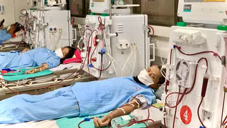 Quên uống nước khi trời nắng nóng có thể bị suy thận cấp - dấu hiệu cảnh báo