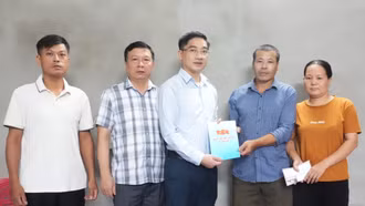 Trấn Yên trao hỗ trợ kinh phí làm nhà cho con đẻ người nhiễm chất độc hóa học