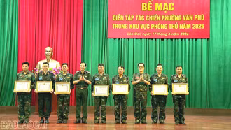 Bế mạc diễn tập điểm tác chiến phường Văn Phú