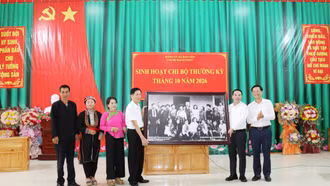 Chủ tịch UBND tỉnh Nguyễn Tuấn Anh dự sinh hoạt tại Chi bộ Hạnh Phúc