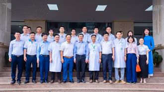Thứ trưởng Bộ Y tế Nguyễn Tri Thức thăm và làm việc với Trung tâm Y tế khu vực Mường Khương