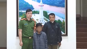 Công an xã Bắc Hà nhanh chóng xác minh, đưa trẻ đi lạc về với người thân