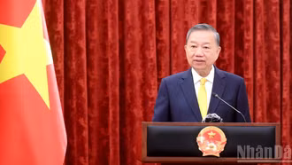 Nghị quyết của Bộ Chính trị về phát huy tính tiên phong, gương mẫu, tinh thần đổi mới, dám nghĩ, dám làm, dám chịu trách nhiệm của đội ngũ cán bộ, đảng viên trong kỷ nguyên mới