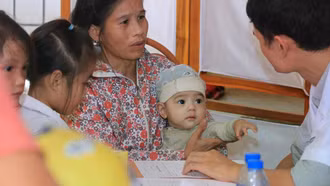 Nhân viên y tế thôn, cô đỡ thôn bản yên tâm công tác khi phụ cấp tăng