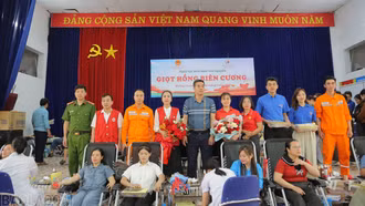 Tiếp nhận gần 300 đơn vị máu tại ngày hội hiến máu "Giọt hồng biên cương"