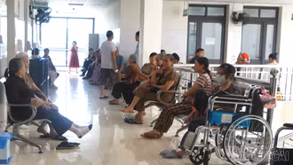 Người bệnh hiểm nghèo, cấp cứu không cần giấy chuyển viện