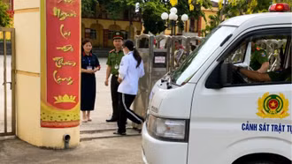 Lào Cai: Công an xã Trấn Yên kịp thời hỗ trợ thí sinh đến điểm thi an toàn, đúng giờ