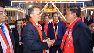 Đoàn đại biểu Đảng, chính quyền tỉnh Lào Cai nhập cảnh về nước