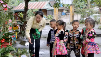 Lan tỏa vẻ đẹp trang phục truyền thống trong trường học vùng cao