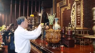 Tổng Bí thư Tô Lâm dâng hương tưởng niệm các Anh hùng liệt sĩ tại Điện Biên