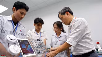 Nghị quyết giám sát về thực hiện chính sách phát triển, sử dụng nguồn nhân lực