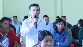 Thường trực Đảng ủy xã Bản Xèo tiếp xúc, đối thoại trực tiếp với Nhân dân khu vực Pa Cheo